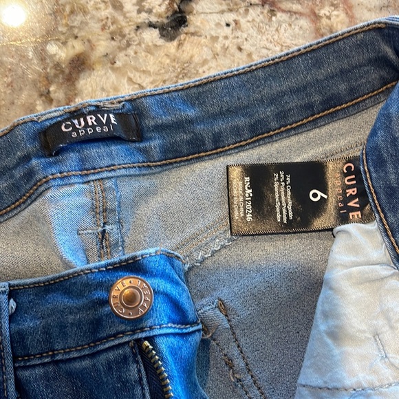 Very cute stretchy Bermuda Jean short - Picture 2 of 4